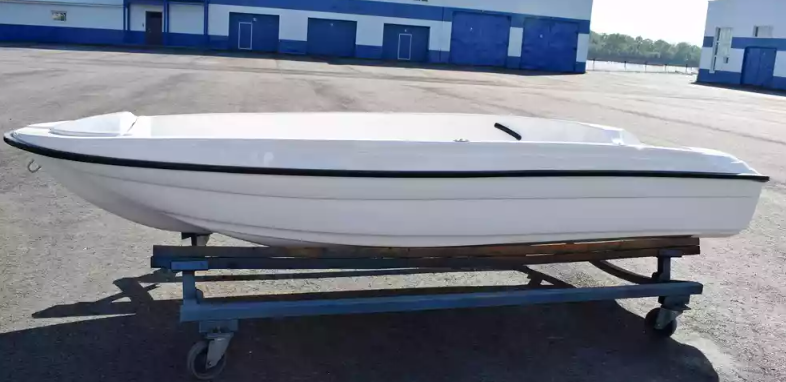 Стеклопластиковая лодка Пингвин (тримаран) в Реутове