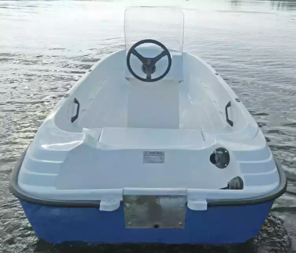 Стеклопластиковая лодка Пингвин с консолью (тримаран) в Реутове