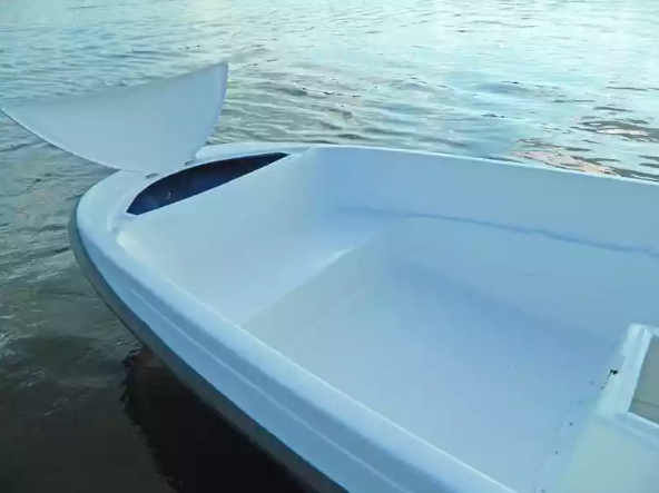 Стеклопластиковая лодка Пингвин с консолью (тримаран) в Реутове