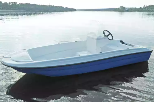 Стеклопластиковая лодка Пингвин с консолью (тримаран) в Реутове
