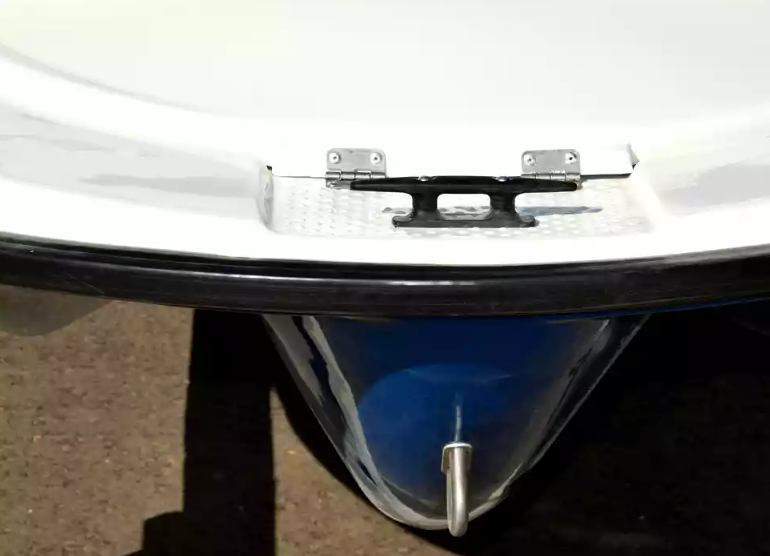 Стеклопластиковая лодка Пингвин с консолью (тримаран) в Реутове