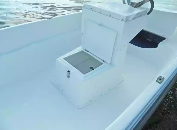 Стеклопластиковая лодка Пингвин с консолью (тримаран) в Реутове