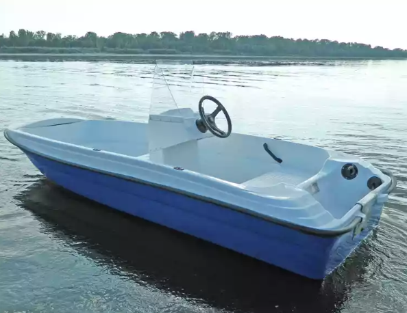 Стеклопластиковая лодка Пингвин с консолью (тримаран) в Реутове